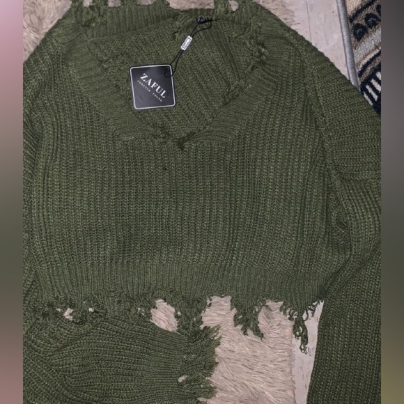 ZAFUL CROPPED DISTRESSED SWEATER - Picture 1 of 1